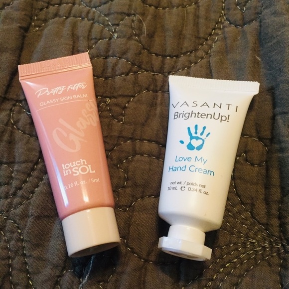 𝅺WHISH Exfoliating Foot Mask + VASANTI BrightenUp! - Picture 3 of 8